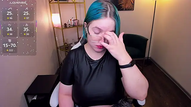 Snapshot of Manic_pixie_ chatting on June 18, 2026, 3:27 pm Manic pixie online show from June 18, 2026, 3:27 pm