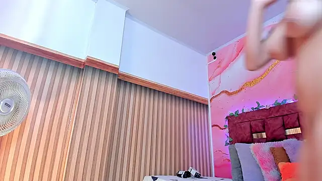 scarlett  evans  online show from February 24, 2025, 6:26 pm