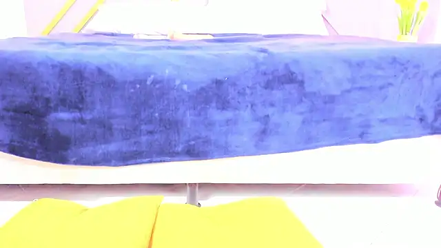 Alaia Colins online show from February 10, 2025, 9:36 am