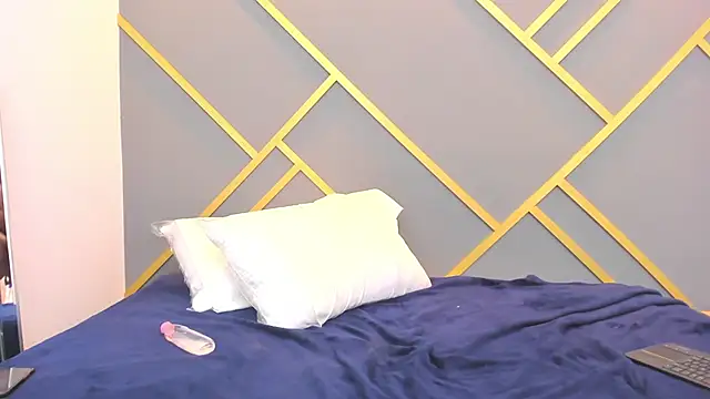 Alaia Colins online show from February 16, 2025, 6:54 am