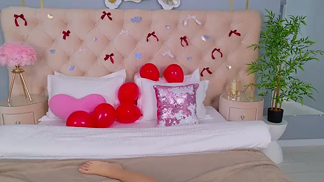 SandraTucker online show from February 8, 2026, 2:59 am