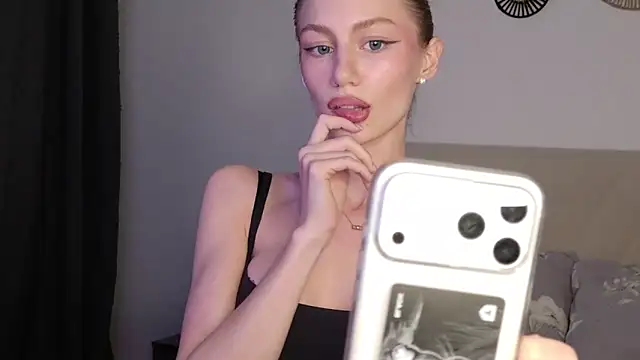 GabriellaOlsen online show from June 3, 2026, 4:12 pm