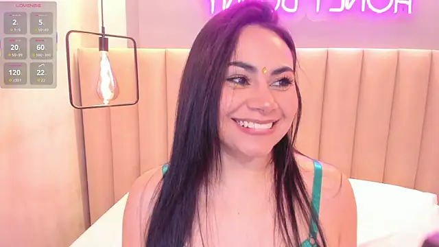 Naomymonroe  online show from November 13, 2025, 9:47 pm