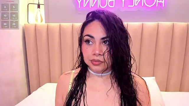 Naomymonroe  online show from January 14, 2026, 9:42 pm