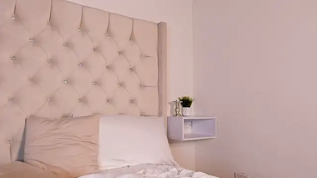 bella bloomg online show from January 24, 2025, 10:19 pm