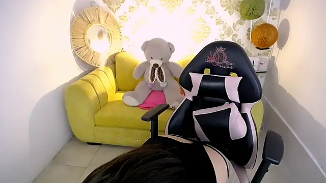 natyk m online show from March 20, 2025, 1:37 pm