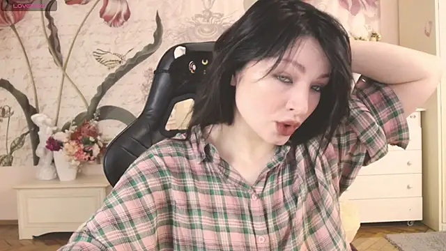 BritneyBarker online show from February 14, 2026, 3:47 am