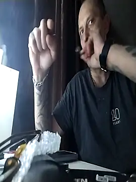 Snapshot of MaxDevilWhite chatting on November 24, 2025, 7:57 pm MaxDevilWhite online show from November 24, 2025, 7:57 pm