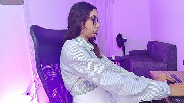 Snapshot of RenataLujan_ chatting on January 24, 2025, 4:17 pm RenataLujan online show from January 24, 2025, 4:17 pm