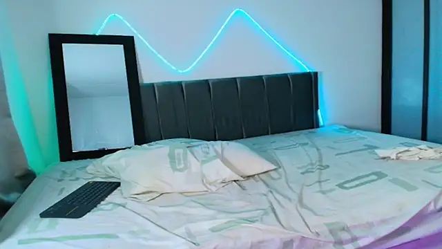 gisell363472 online show from November 14, 2025, 1:26 am