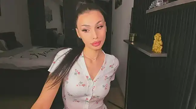 HelenShawn online show from February 6, 2025, 8:45 pm