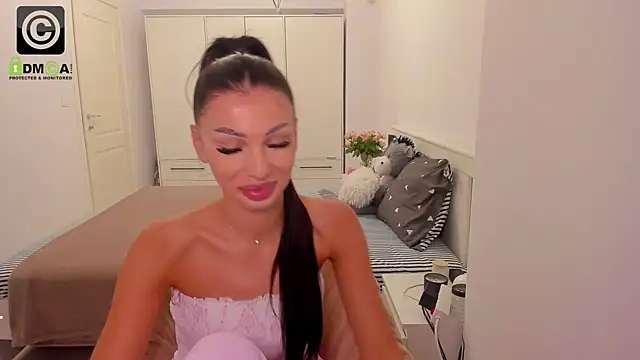 HelenShawn online show from September 19, 2025, 3:30 am