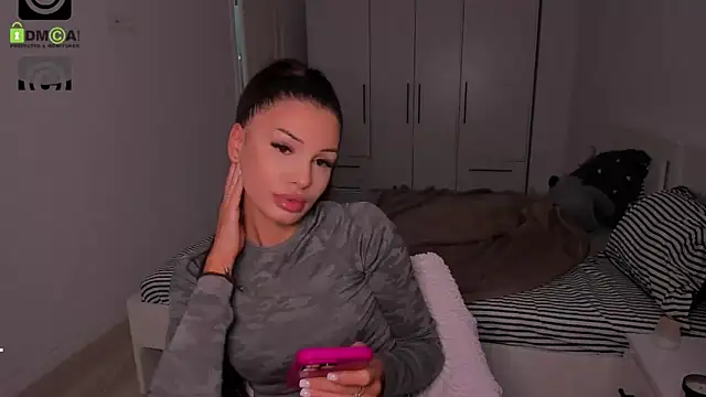 HelenShawn online show from September 25, 2025, 7:34 am