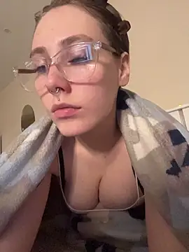 Molli Luv online show from November 6, 2025, 1:01 pm