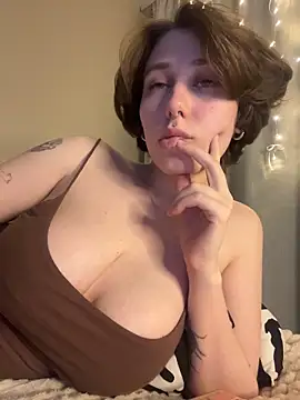 Snapshot of Molli_Luv chatting on March 6, 2026, 4:25 pm Molli Luv online show from March 6, 2026, 4:25 pm
