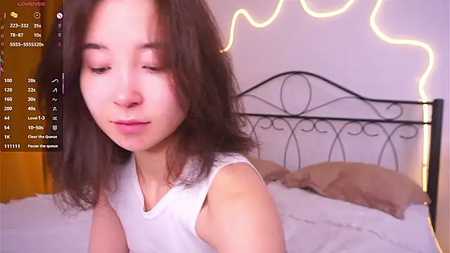 VeronaCritchlow online show from March 25, 2026, 7:25 am