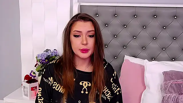 AlmaNoble online show from December 5, 2025, 8:38 pm