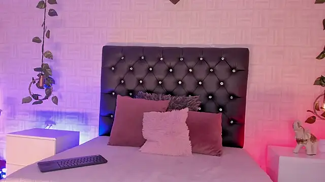 Hannah Jonhson online show from February 4, 2025, 3:26 pm