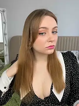 MiaM00N online show from February 25, 2025, 7:20 am