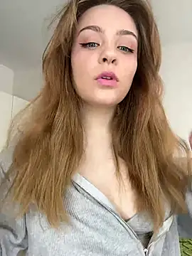 MiaM00N online show from March 11, 2025, 7:15 am