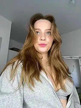 MiaM00N online show from March 11, 2025, 11:01 am