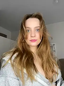 MiaM00N online show from March 21, 2025, 7:22 am