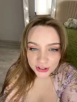 MiaM00N online show from March 21, 2025, 10:28 am