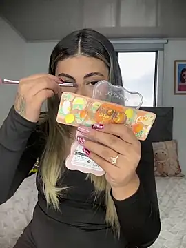 MeganCrow online show from December 18, 2025, 9:43 pm