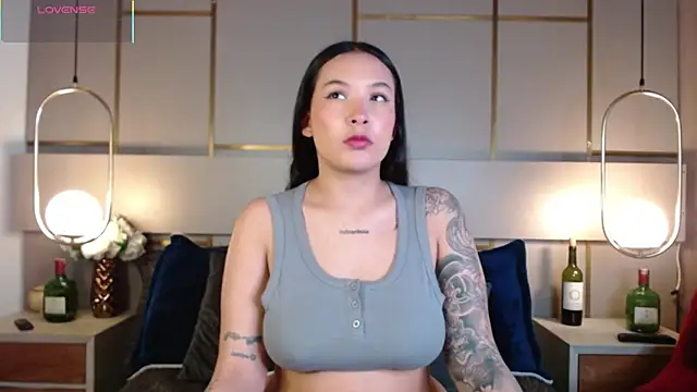 Victoria Collinns online show from November 21, 2025, 1:21 pm