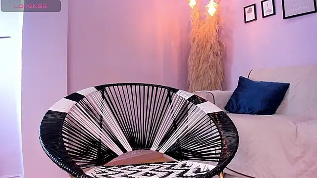 Snapshot of alana_rossetti chatting on September 18, 2025, 12:40 pm alana rossetti online show from September 18, 2025, 12:40 pm