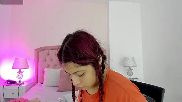 Kendall  Fox online show from October 27, 2025, 6:06 am