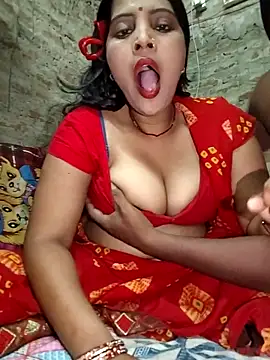 Snapshot of Simrandeshipp chatting on June 1, 2026, 4:41 pm Simrandeshipp online show from June 1, 2026, 4:41 pm