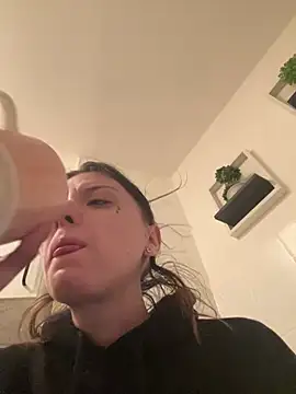 bunnythetailor online show from February 16, 2025, 11:37 pm