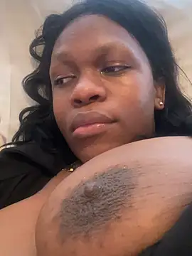 Boneca25 online show from February 18, 2025, 3:43 pm