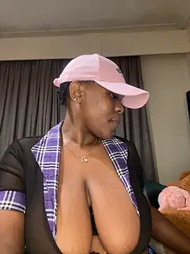 Boneca25 online show from March 1, 2025, 6:54 pm