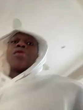 Boneca25 online show from March 3, 2025, 2:15 pm