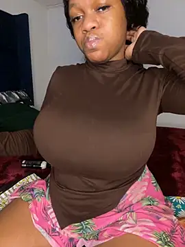 Boneca25 online show from October 16, 2025, 11:44 am