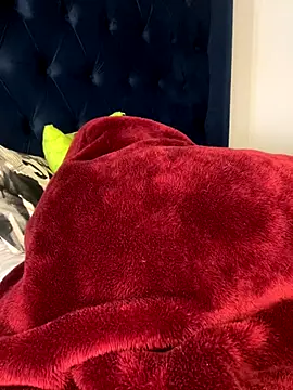 Boneca25 online show from October 18, 2025, 6:37 am