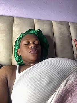 Boneca25 online show from March 16, 2026, 10:58 pm