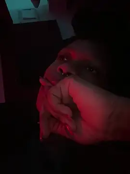 Boneca25 online show from April 19, 2026, 10:36 am