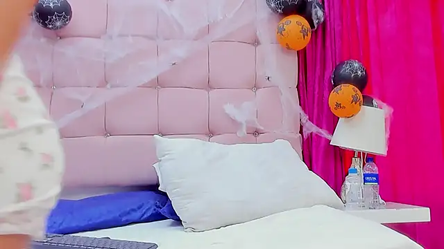 CanelaDevil  online show from October 29, 2025, 7:04 pm