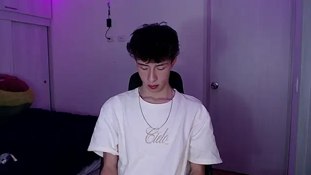 Juanmres online show from April 7, 2026, 11:26 pm