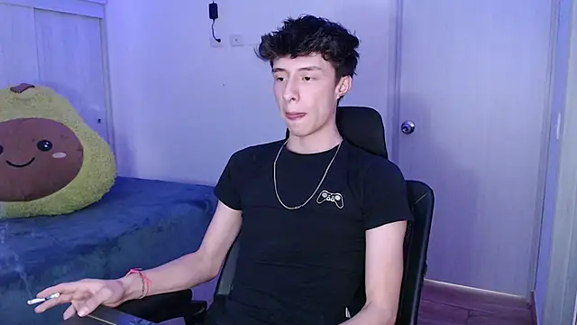 Juanmres online show from April 22, 2026, 9:27 pm