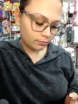 Vale Saenzz online show from November 13, 2025, 9:36 pm