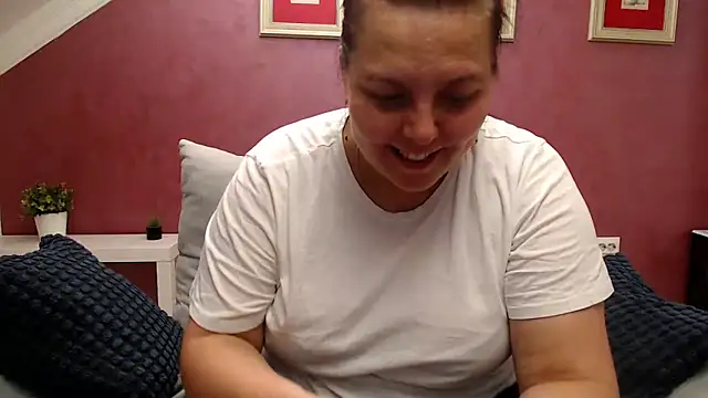 Snapshot of Wetandnaughtyxx chatting on June 9, 2026, 7:42 am Wetandnaughtyxx online show from June 9, 2026, 7:42 am