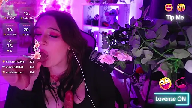 Jinyxx3 online show from December 2, 2025, 4:40 am