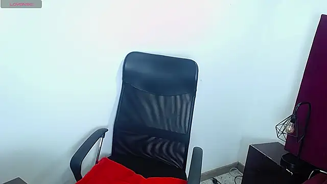 Snapshot of CamiilaReyes chatting on February 7, 2025, 10:52 pm CamiilaReyes online show from February 7, 2025, 10:52 pm