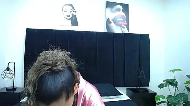 Snapshot of CamiilaReyes chatting on January 10, 2026, 4:09 pm CamiilaReyes online show from January 10, 2026, 4:09 pm