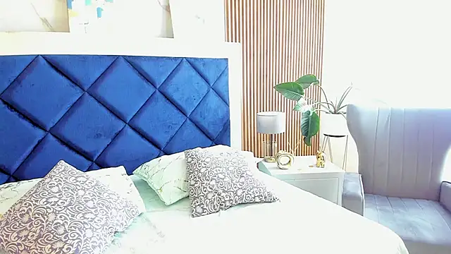 IsabelaWoods online show from April 19, 2026, 9:28 pm