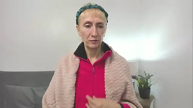 MargaretMilf69 online show from October 14, 2025, 3:24 pm